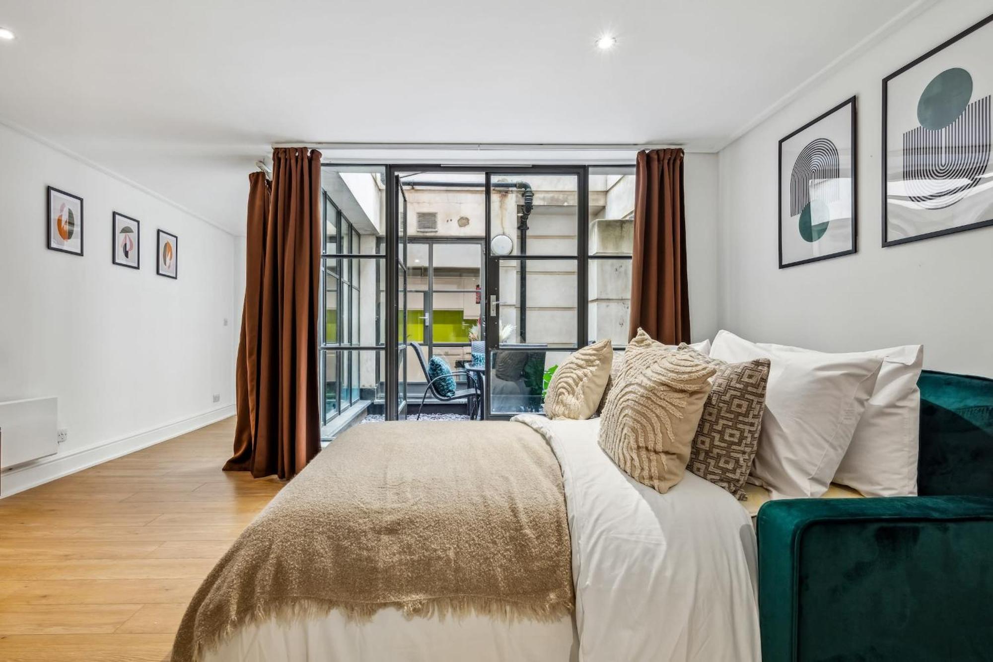 Bnbnova - Holborn & With Patio Apartment *