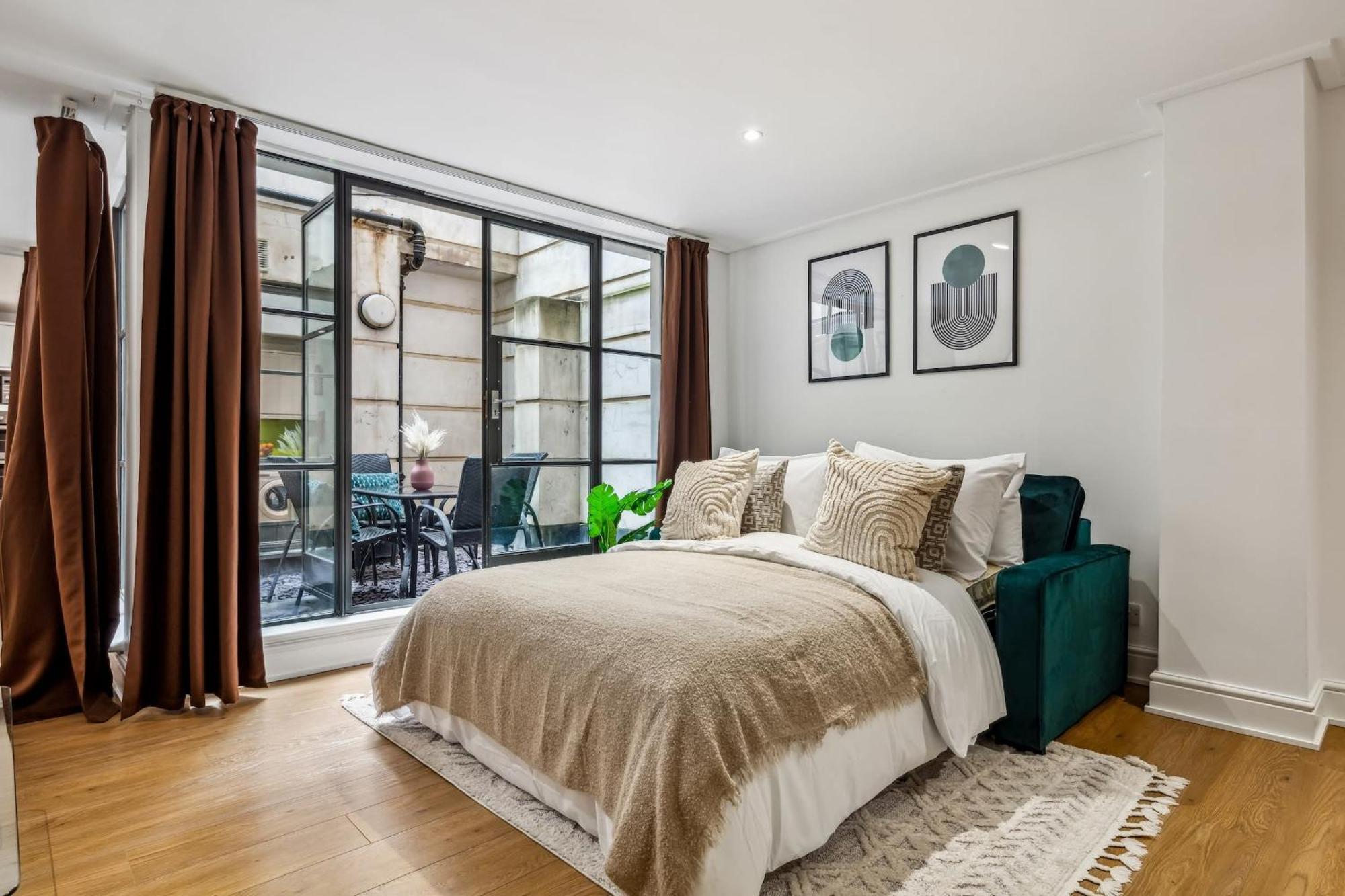 Bnbnova - Holborn & With Patio Apartment London